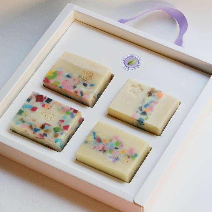 Luxurious Soap Giftbox Clear cover – 4 Soaps for wholesale by One Leaf Soap