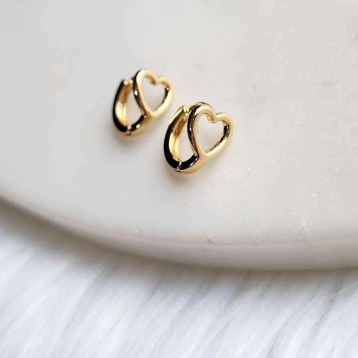 Huggies de coração de ouro por atacado de Edgy Petal Jewelry