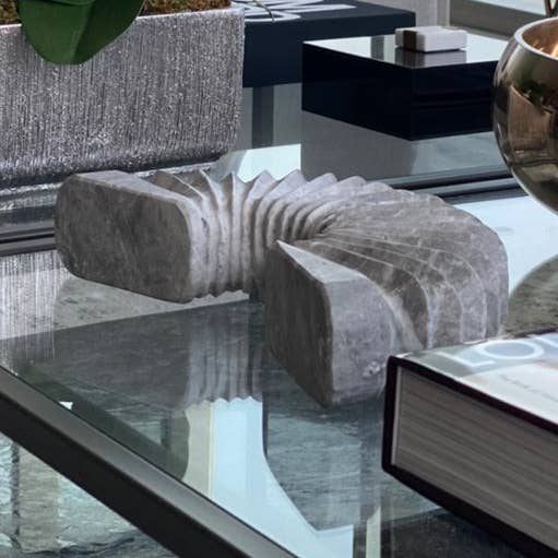 Halskettenskulptur - Grauer Marmor für den Großhandel von Agave