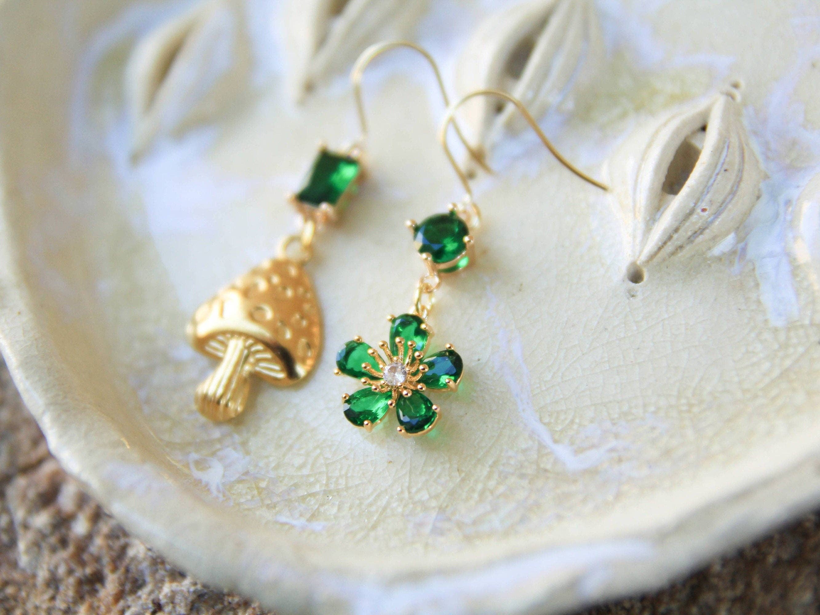 Bo and Ho - Wholesale Dangle earrings - Emerald Green Gold Mushroom and Flower Earrings1