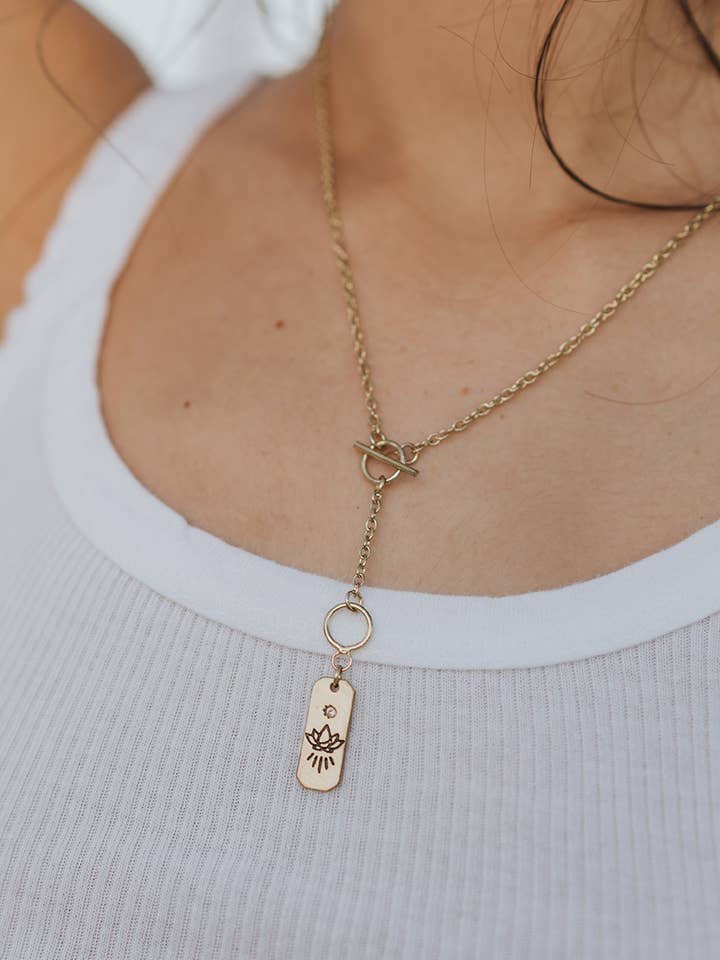 Ruchi Lotus nätta guld droppe Lariat halsband för wholesale av Matr Boomie Fair Trade