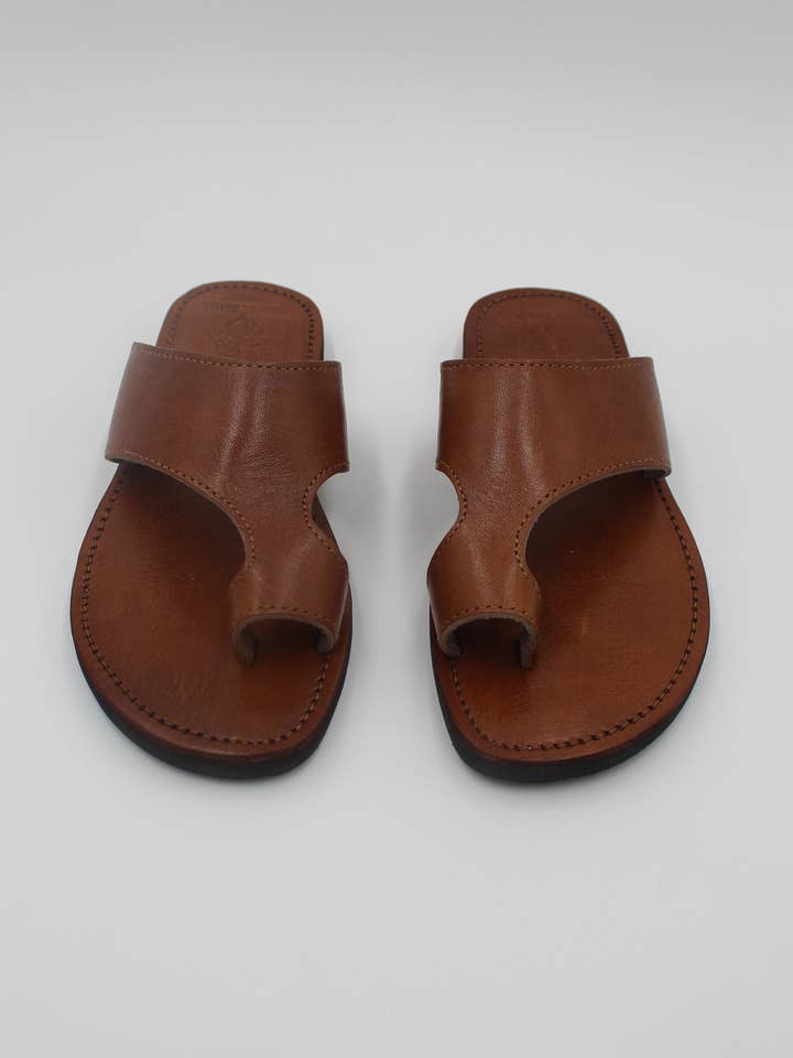 Handgefertigte Herren-Sandalen aus echtem Leder für den Großhandel von isli and tisli