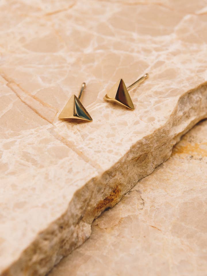 Pyramiden-Paar Ohrringe | 14K Gold für den Großhandel von Janna Conner