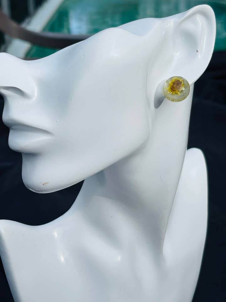 Hand Dried Costmary Mini carnation flowers in resin for wholesale by Handmade clay and resin Jewelry