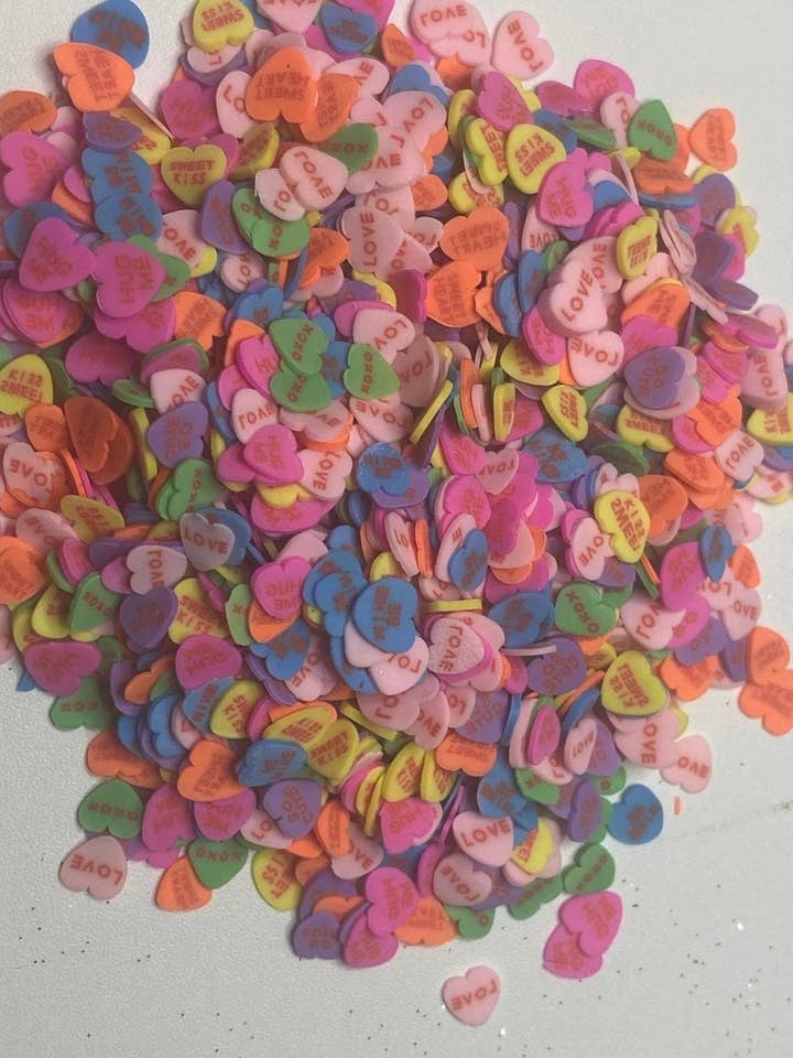 Tranches de pâte polymère en forme de cœurs de la Saint-Valentin 5 mm. Sac de 0,5 oz. pour la vente par ASAP Craft Supplies