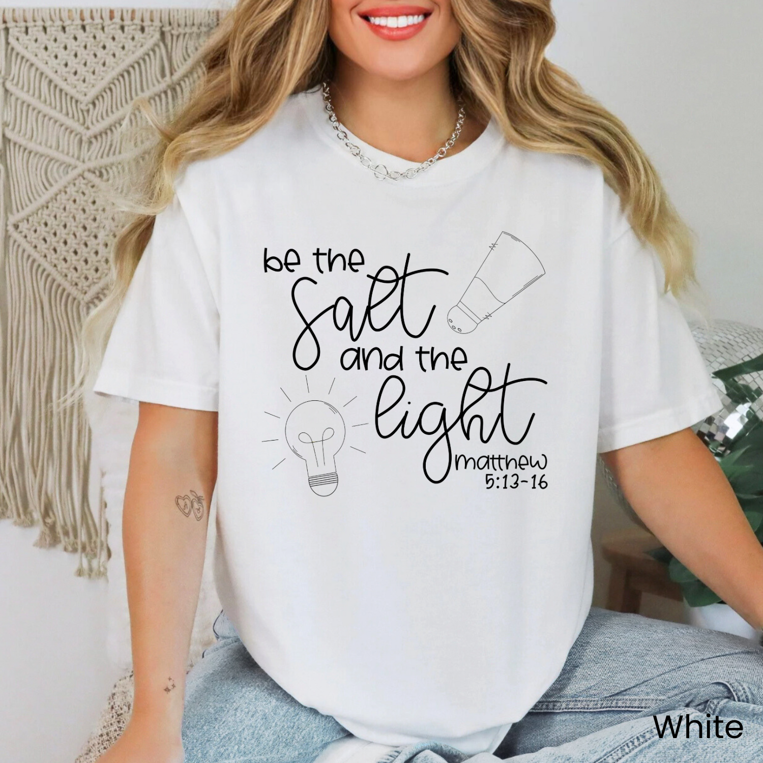 Okie Design Co - Vendita all'ingrosso Maglietta serigrafata - Donna - Maglietta "Sii il Sale e la Luce"0