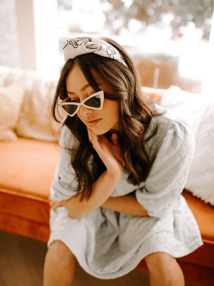 Via Minimal Interest for wholesale by Harts & Pearls