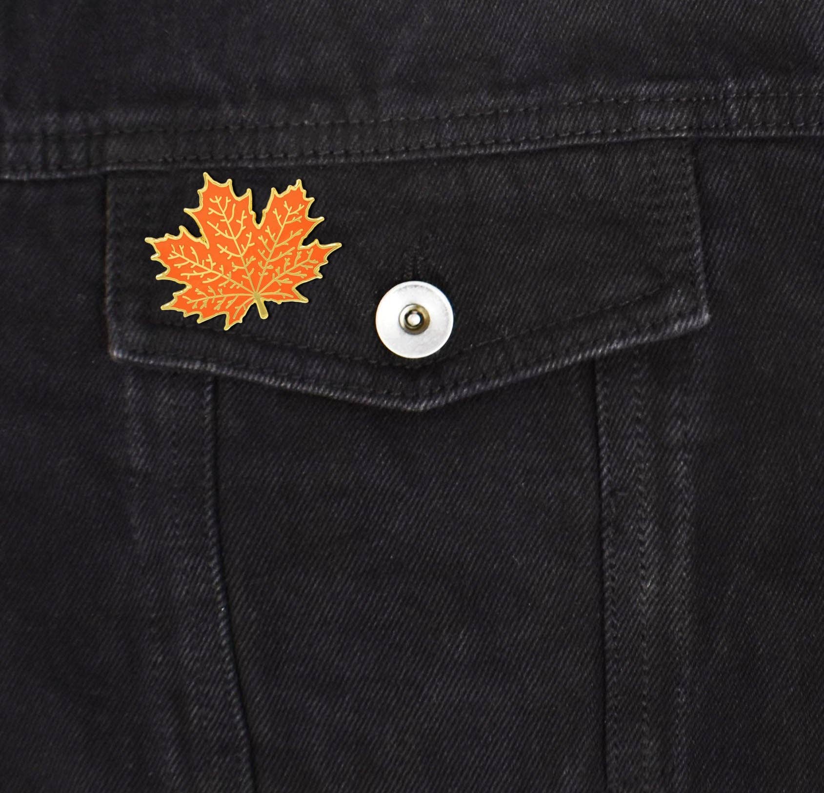 Clayton Jewelry Labs – Alfinete/botão de lapela por atacado – Pino de lapela de esmalte duro de folha de árvore2