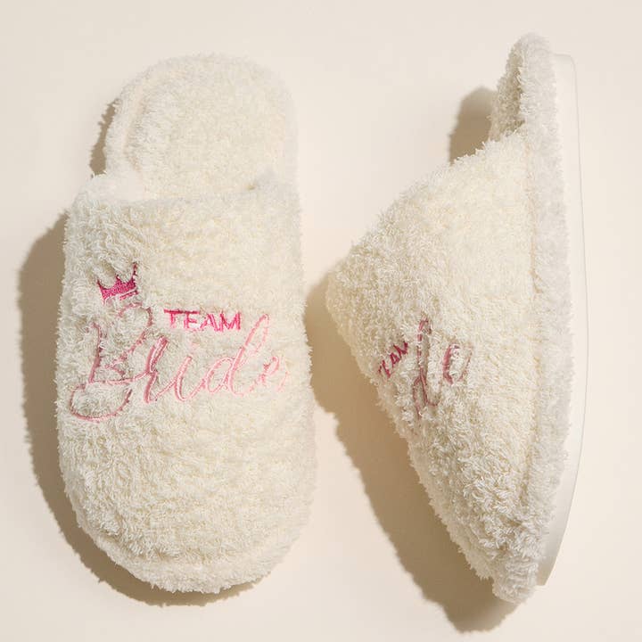 Sensibling Corp. – wholesale Slippers – Women's – 6Pairs - MOM MAGIC Heart Patch Embroidered Indoor Slippers6