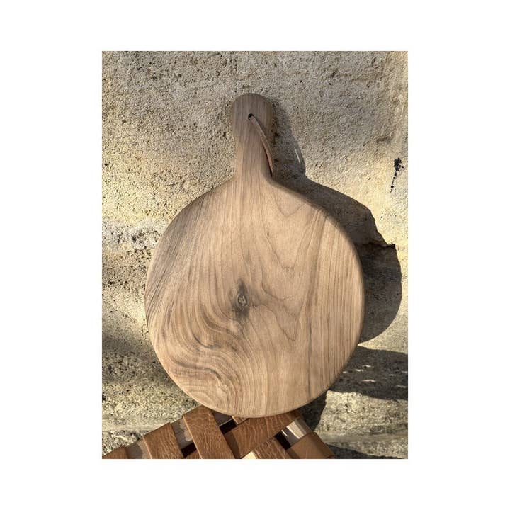 High crafty – wholesale Cutting board – 🪵 Round Walnut Cutting Board – Handcrafted in Morocco1
