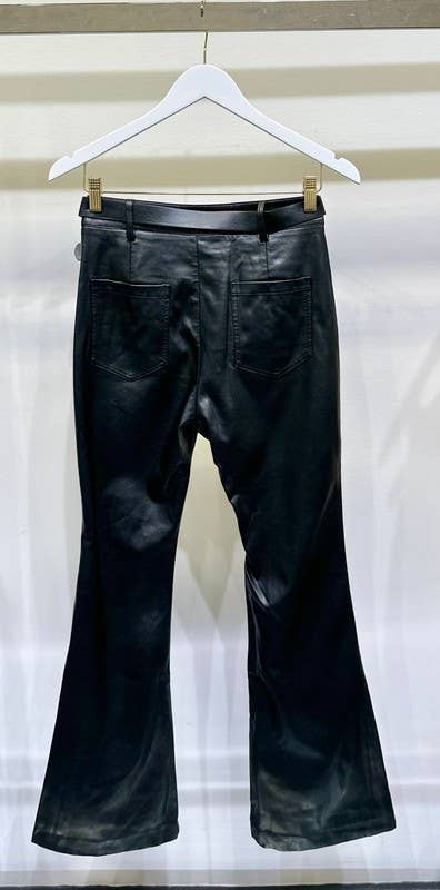 VENTI6 – Engroshandel Bukser - Dame – BELL BOTTOM FLARE PU BUKSER MED BÆLTE (92001-PU)1