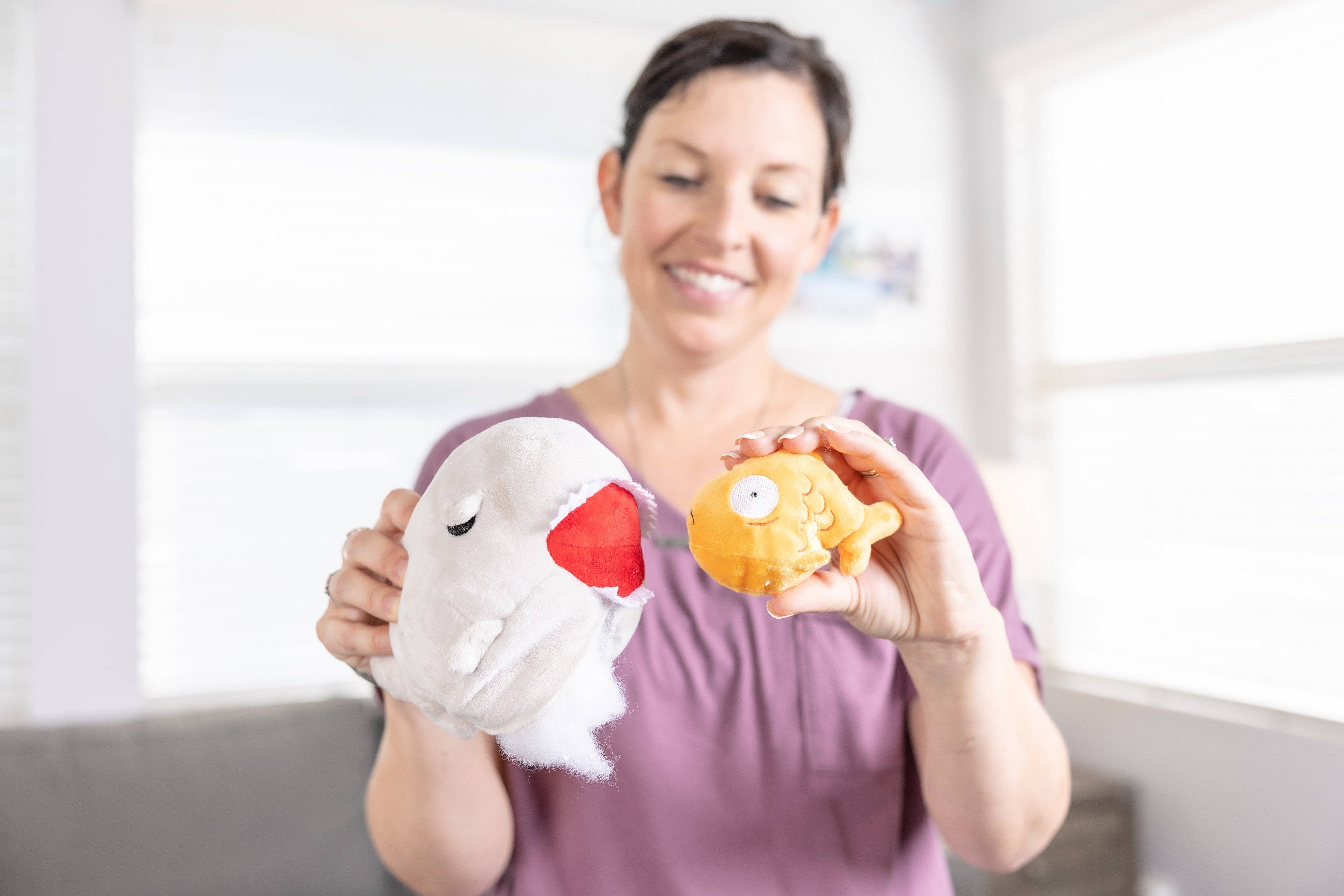 Downtown Pet Supply - Wholesale Knuffelspeeltje - Hond - 2-in-1 knuffelspeelgoed met haaien en kippen11