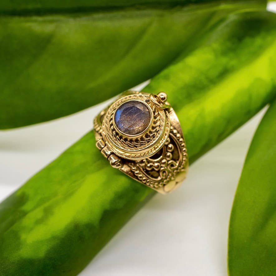 Baizaar – Großhandel Cocktail-/Statement-Ring – Messing-Ring mit Verzierungen und facettiertem Labradorit5