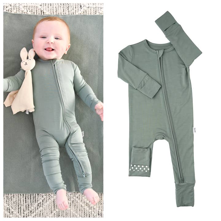 Tenue pour bébé en bambou Eucalyptus ZIP Keepsake avec fermeture éclair double sens pour la vente par Gigi and Max