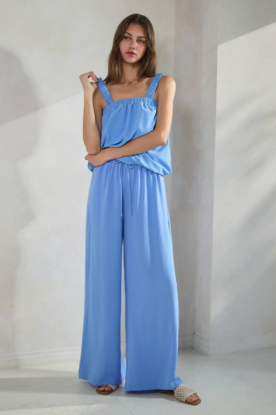 Oddi – wholesale Set med topp och byxa – Dam – Set med topp och vida byxor i solid luftflödesbubbla3