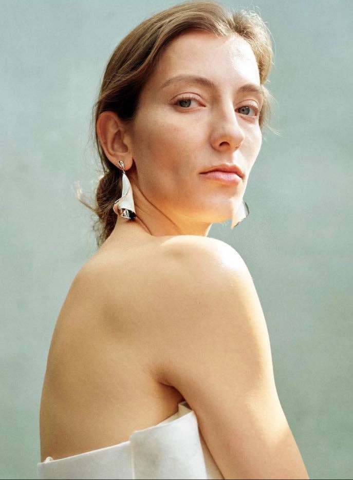 LanLivia - Vendita all'ingrosso Orecchini pendenti - Orecchini a Fiore di Calla Lily Sofisticati5