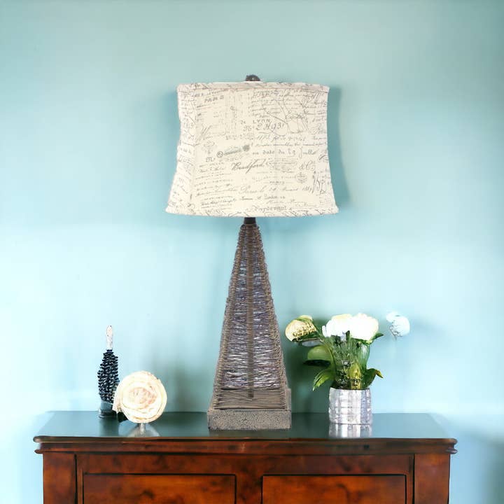 Mesita de noche geométrica de metal gris de 29" con pantalla de tambor de texto blanco para venta al por mayor de HomeRoots