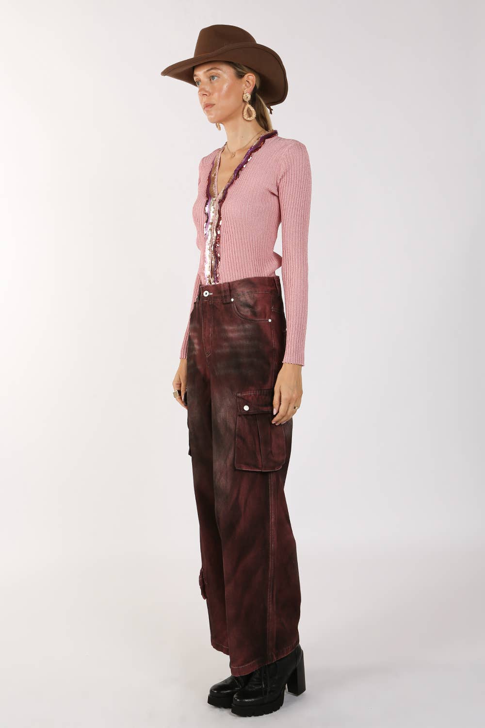 TEGEL Fadad Cargo Denim med hög midja 
MC7097 för wholesale på Faire2