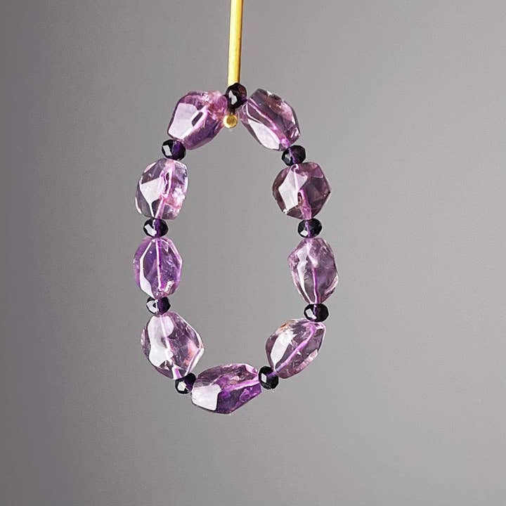 Bracelet Crown Chakra en cristal d'améthyste naturelle, taille libre pour la vente par Ninaouity