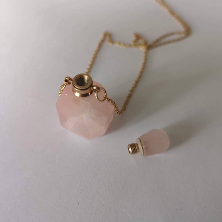 Annabelle Hardie - Vente Colliers à pendentif - Collier Alchimiste avec fiole parfumée en quartz rose