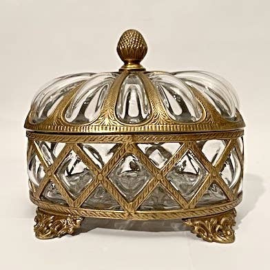 Bocal décoratif en verre et laiton avec couvercle. pour la vente par R. Expo/Song of India