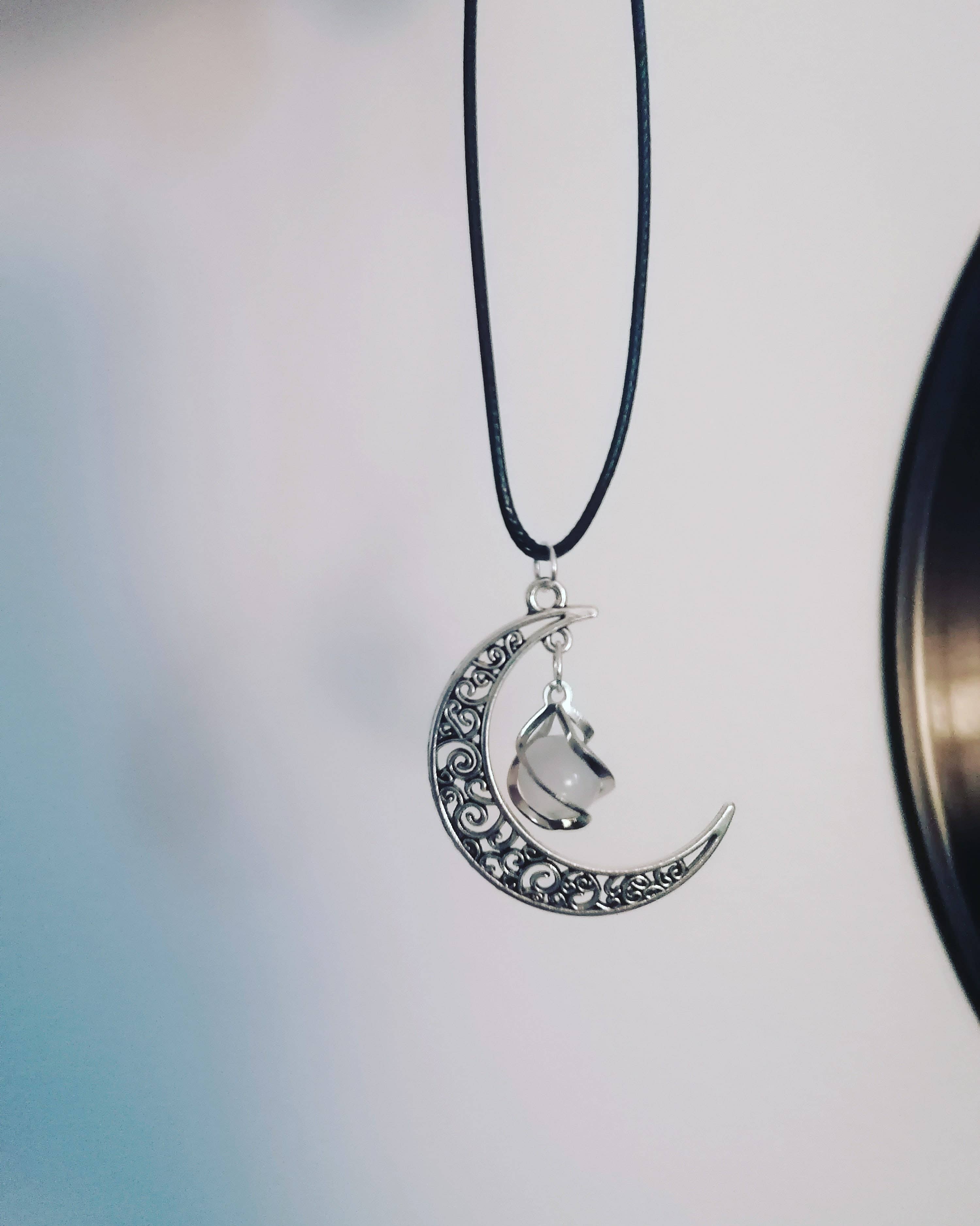 La taverne des Elfes – Großhandel Kette mit Anhänger/Charm – Mondkette mit Elfen- und Hexenmotiv, mittelalterlich0