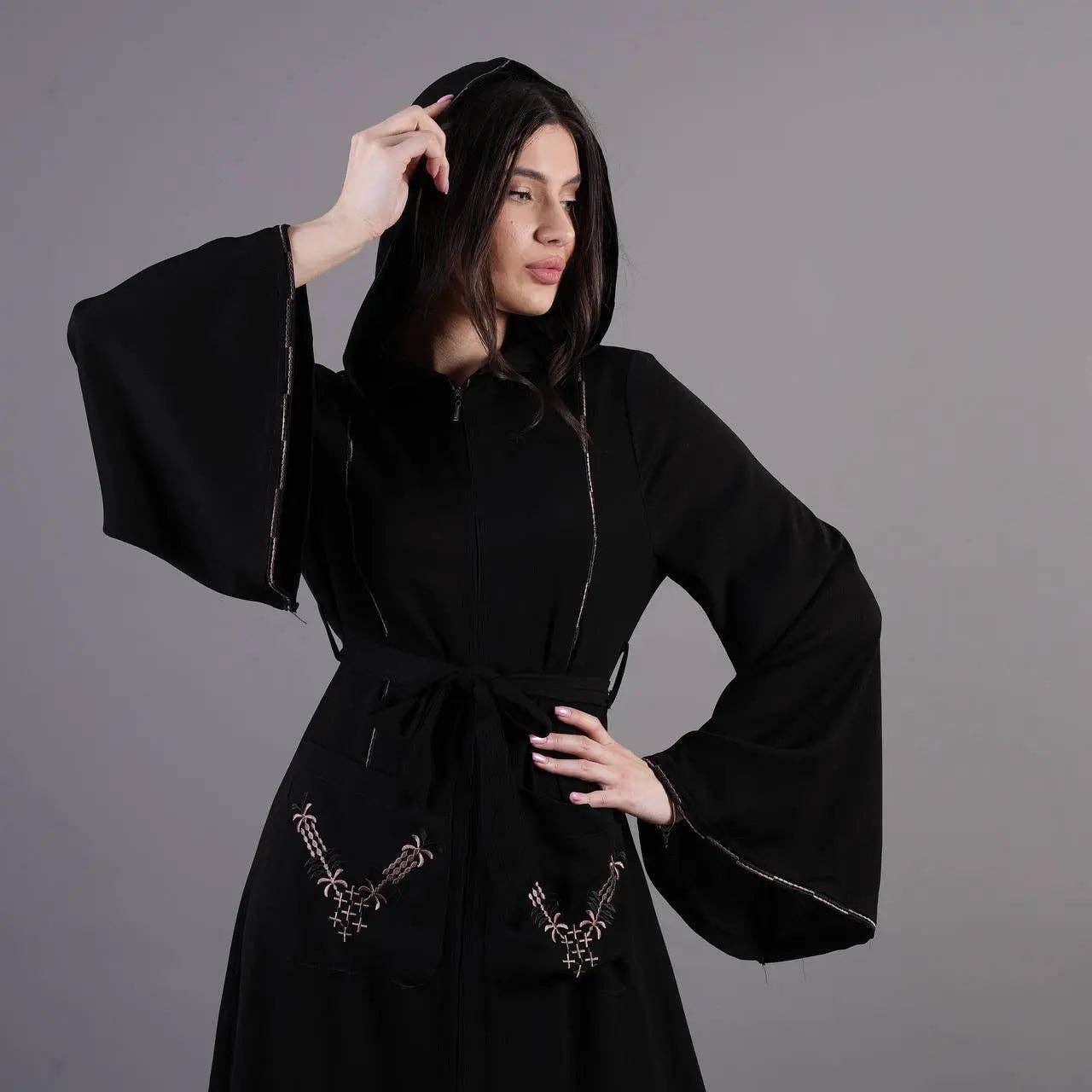 Palestinian Elegance - Vente Caftan – femme - Abaya de Poche Chic : L'Élégance Rencontre la Fonctionnalité0
