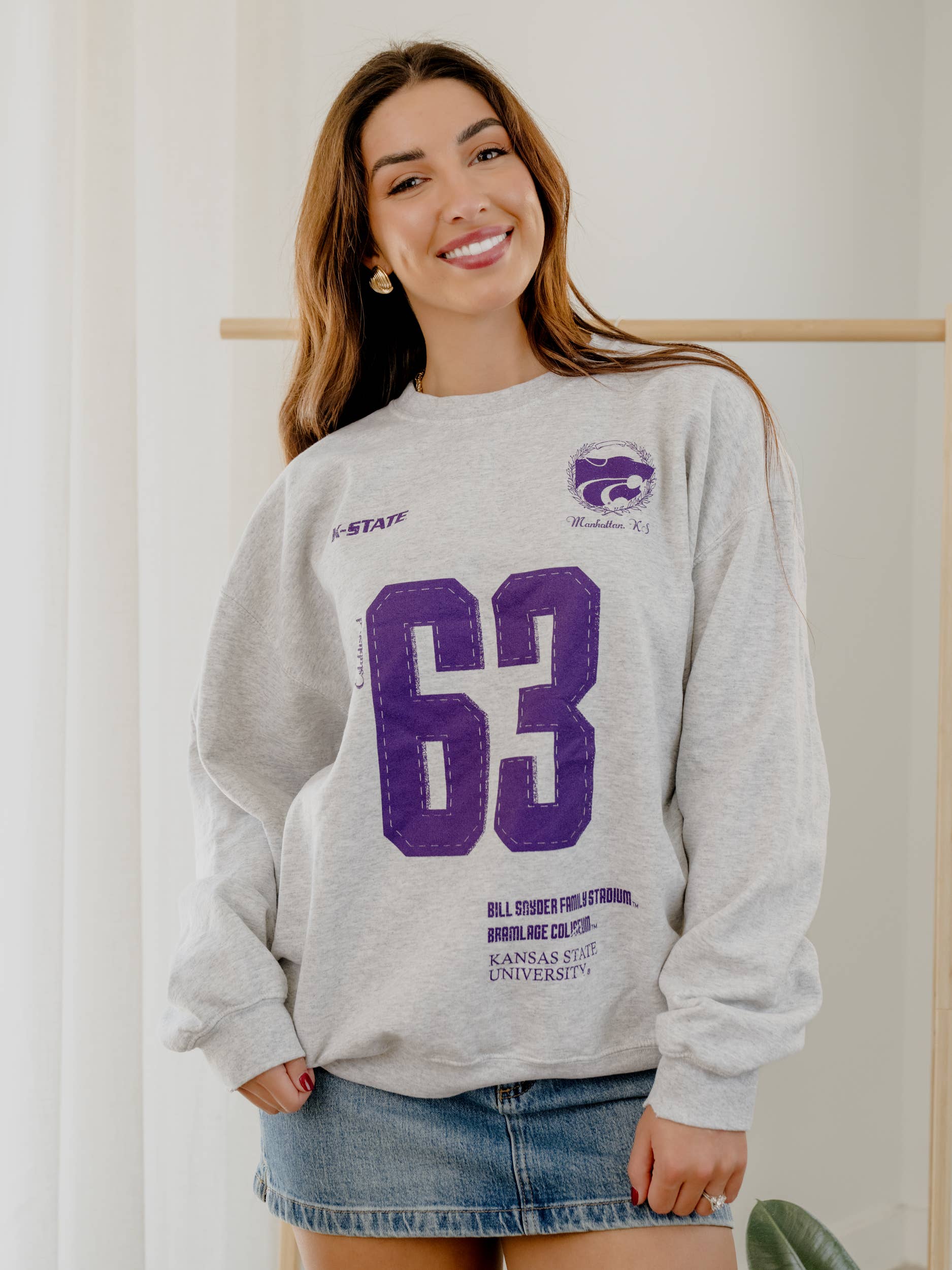 LivyLu - Wholesale Graphic Sweatshirt - Unisex - Kansas State Wildcats Crest Stamp Gray Thrifted Sweatshirt