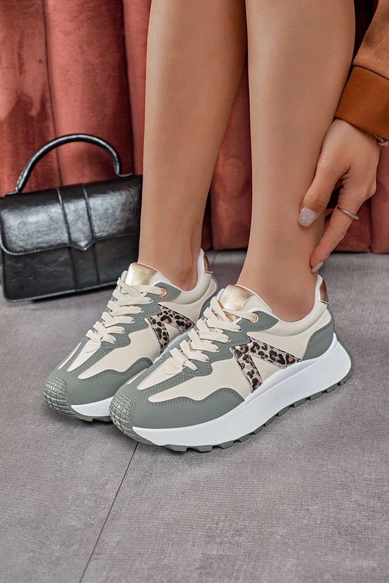 SWEET MAGIC MODA Y COMPLEMENTOS - Wholesale Athletic Sneakers - Unisex - FAUX LEATHER COMBINATION SNEAKER 1