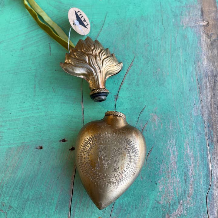 Love and Honor Jesus LLC – wholesale Decorative tabletop object – Sacred Heart Holy Water Font0