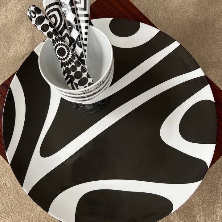 French Bull - Wholesale Platter - Black & White 15.5" Round Platter