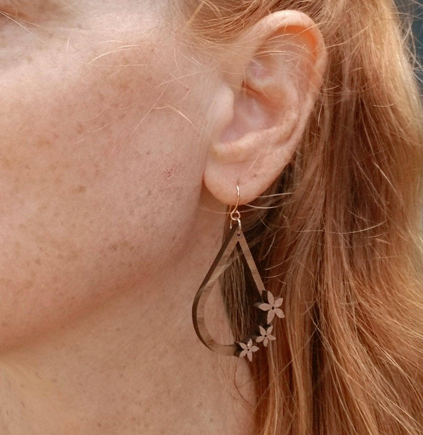 Solshine and Co - Vente Boucles d'oreilles pendantes - Gouttes de noix avec lei peints à la main4