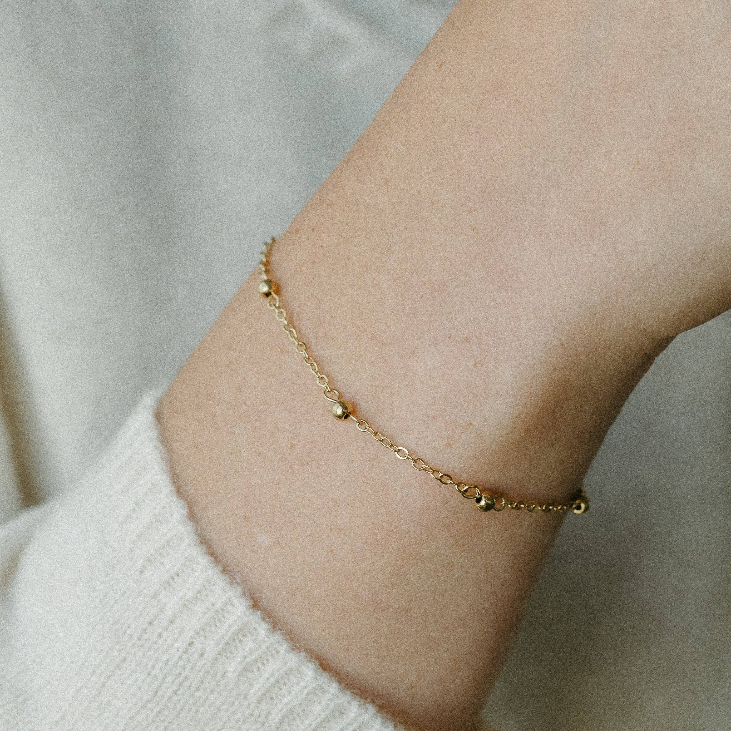 PETITE GOLD - Wholesale Link & Chain Bracelet - Isla Bracelet1