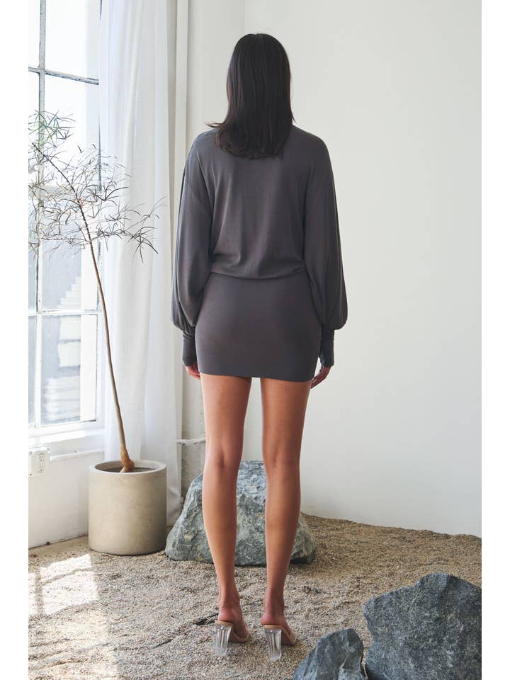 No Vacancy - Vendita all'ingrosso Vestito - Donna - Mini abito con collo alto e collo a scialle con fori per i pollici3