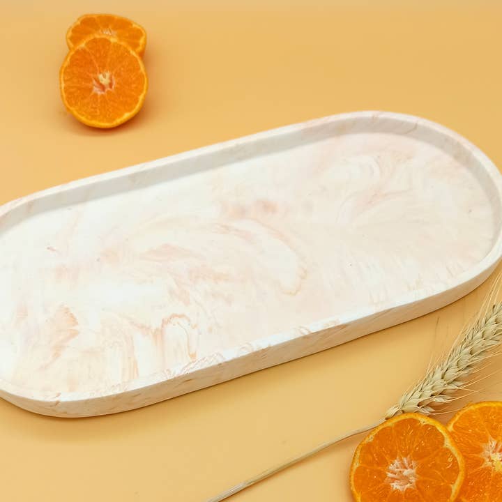 Plateau ovale — Marbré pêche pour la vente par Studio Valentine KVL