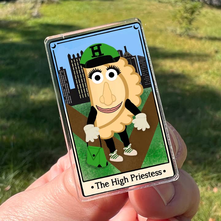 Spilla in acrilico con carta dei tarocchi Jalapeño Hannah di Pittsburgh per la vendita all'ingrosso da parte di Songbird Artistry