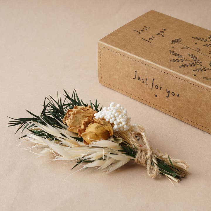 CGB Giftware - Wholesale Dried/Pressed Flowers - Send With Love 4 Asst. Dried Flower Bouquets In Display6