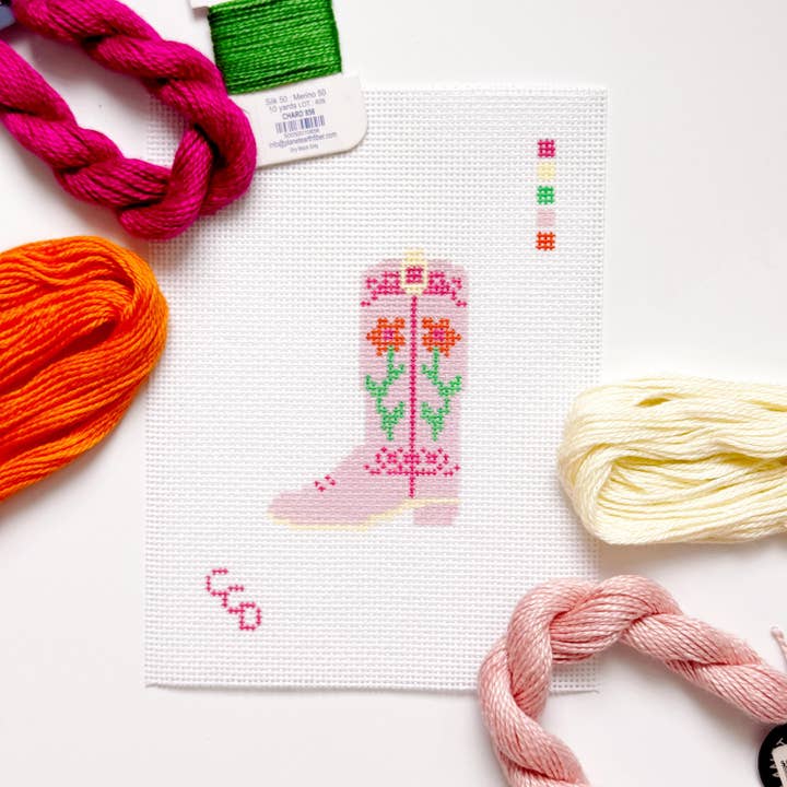 Cotswold Co Designs – Großhandel Kreuzstich-/Stickzubehör – Handbemalter rosa Cowboystiefel 3” Nadelspitze Leinwand 13 Mesh südliche Nadelspitze Leinwand Stiefel handbemalt4
