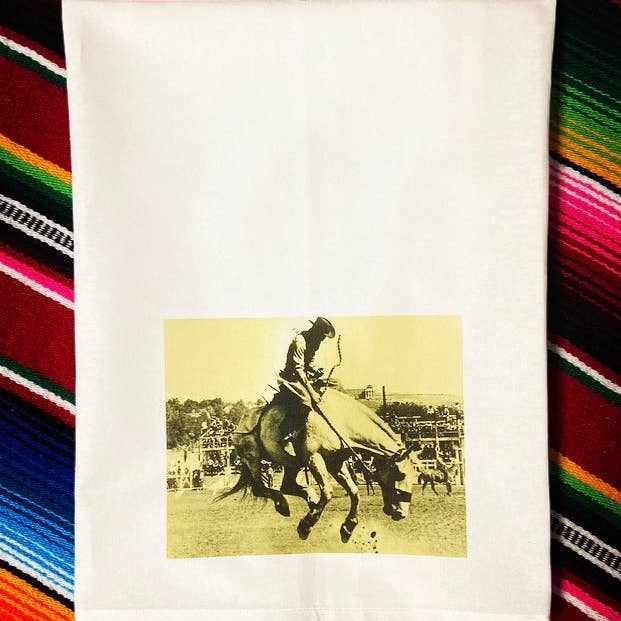 Pano de Prato Vintage Bronc por atacado de Red Dirt Ranch Clothing Company