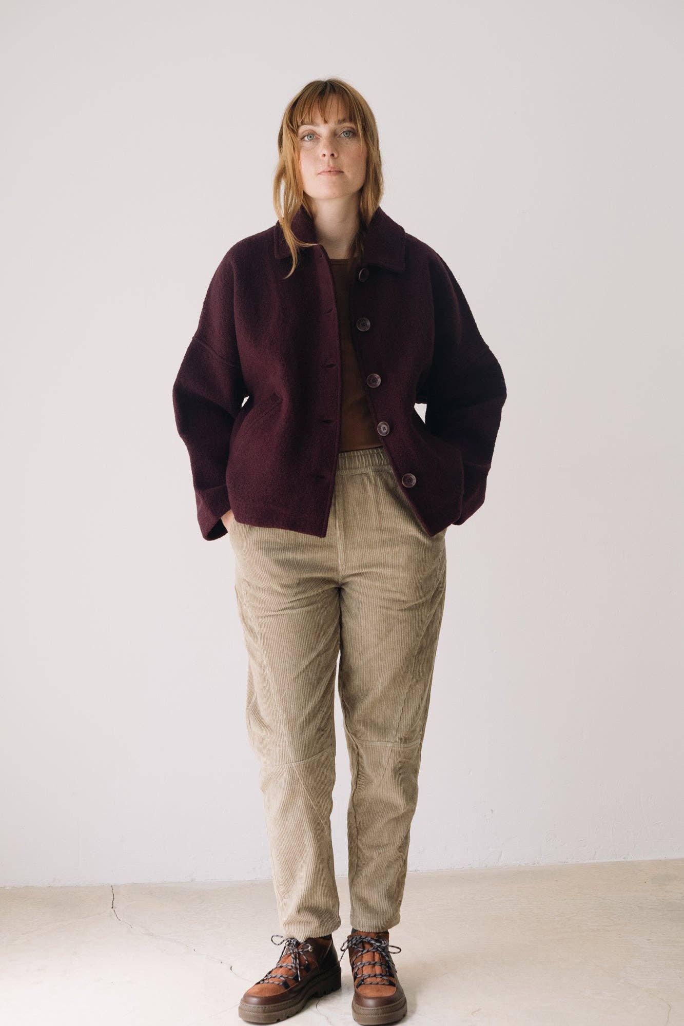 violett Kort kappa i merinoull i lila för wholesale på Faire8