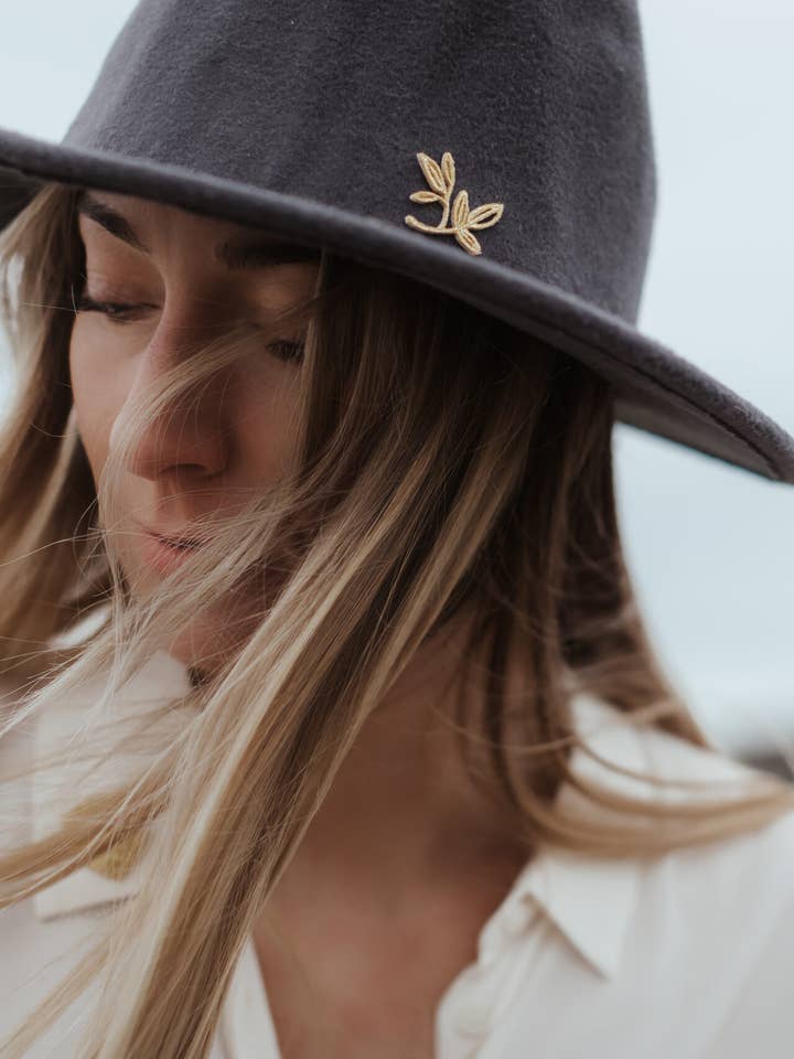 Letterpress-Karte mit aufbügelbarem Patch ‚Shades Of Spring‘ für den Großhandel von Petit Pourri