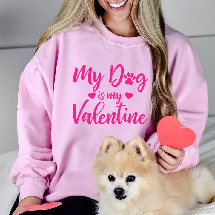 Mon chien est mon Valentin - Sweat-shirt unisexe à col rond pour la vente par Quality Time Designs Co