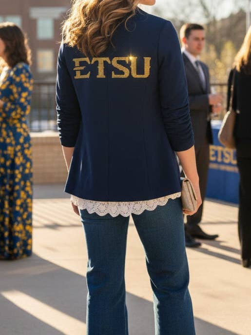 Blazer com Mangas Franzidas East Tennessee State EST. 1911 Azul Marinho por atacado de Moving Forward Designs