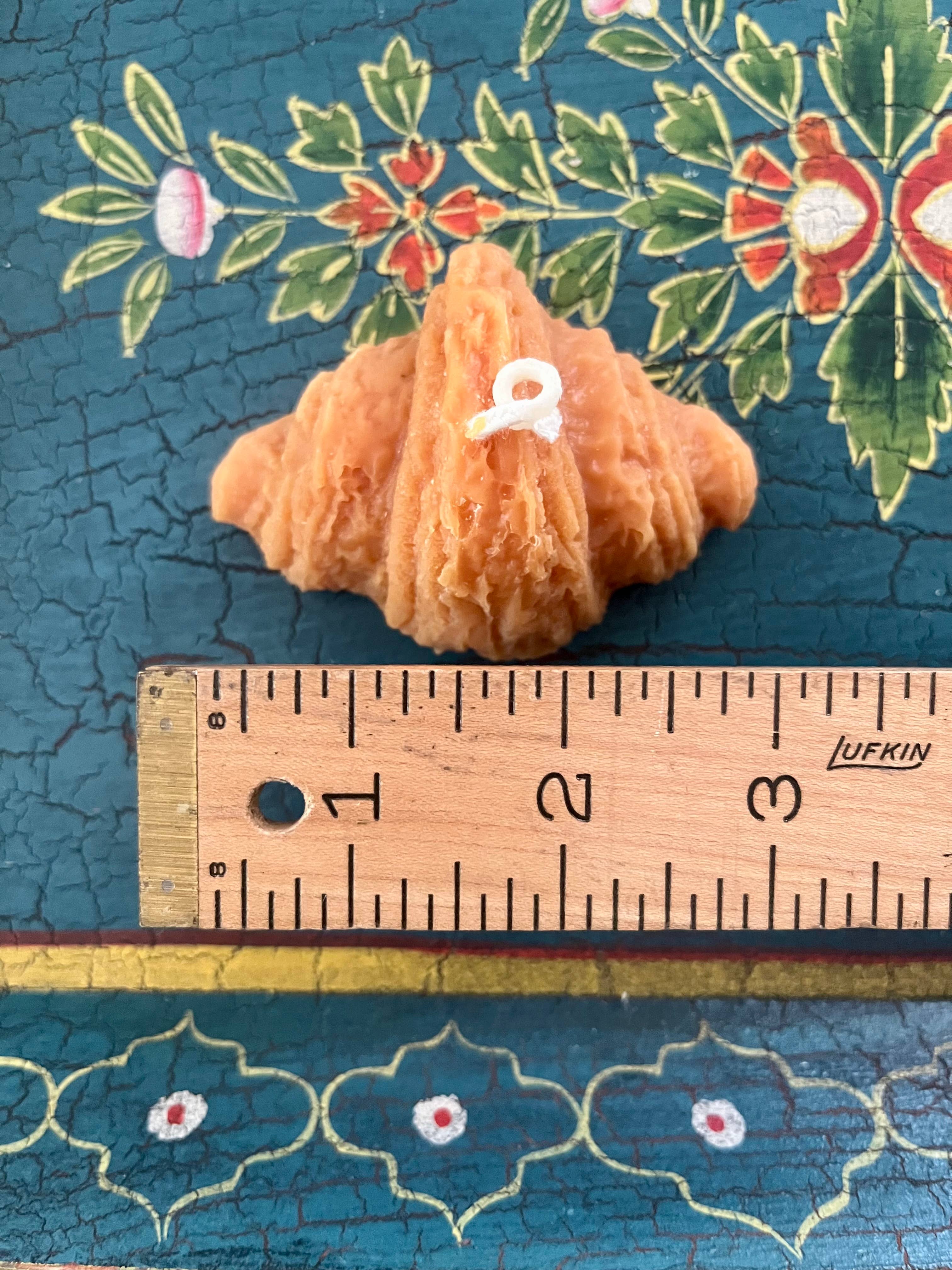 Wicksburgh - Wholesale Novelty Candle - Croissant Beeswax Candle3