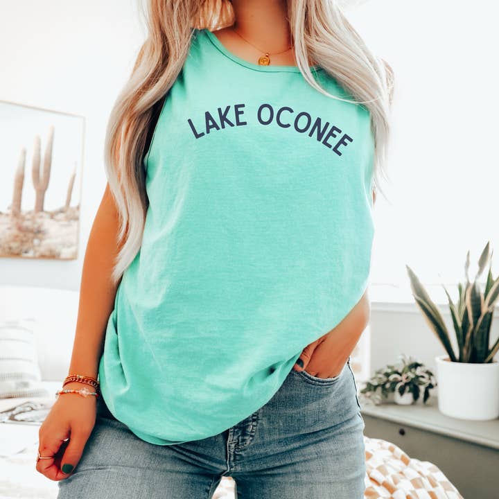 Klassisches Unisex-Tanktop mit individuellem Namen in bequemen Farben für den Großhandel von Lake and Local Wholesale