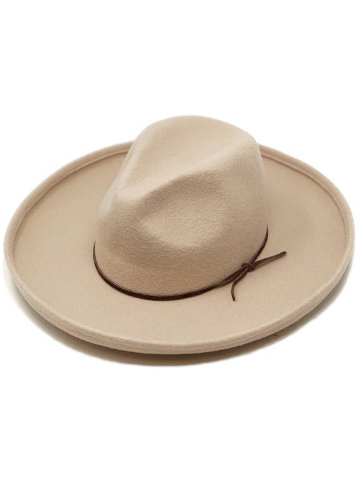 Matita a matita in feltro 100% lana con fascia in corda di cuoio, beige per la vendita all'ingrosso da parte di Olive & Pique