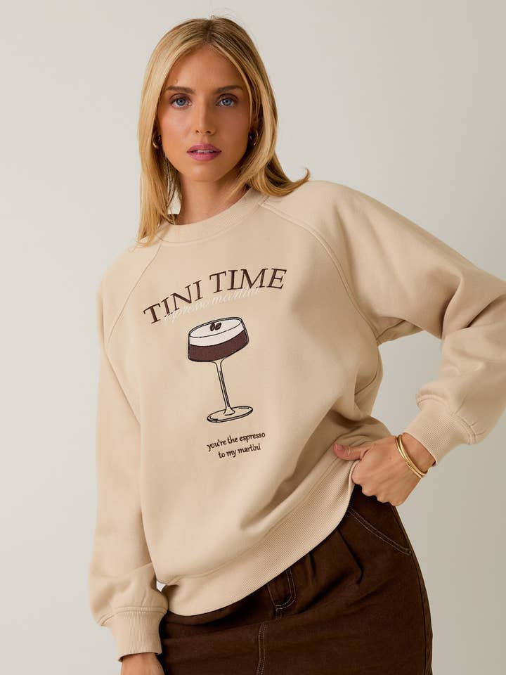 Perché ogni ora può essere l'ora dell'espresso martini. per la vendita all'ingrosso da parte di Ashley’s Clothing Design Inc.