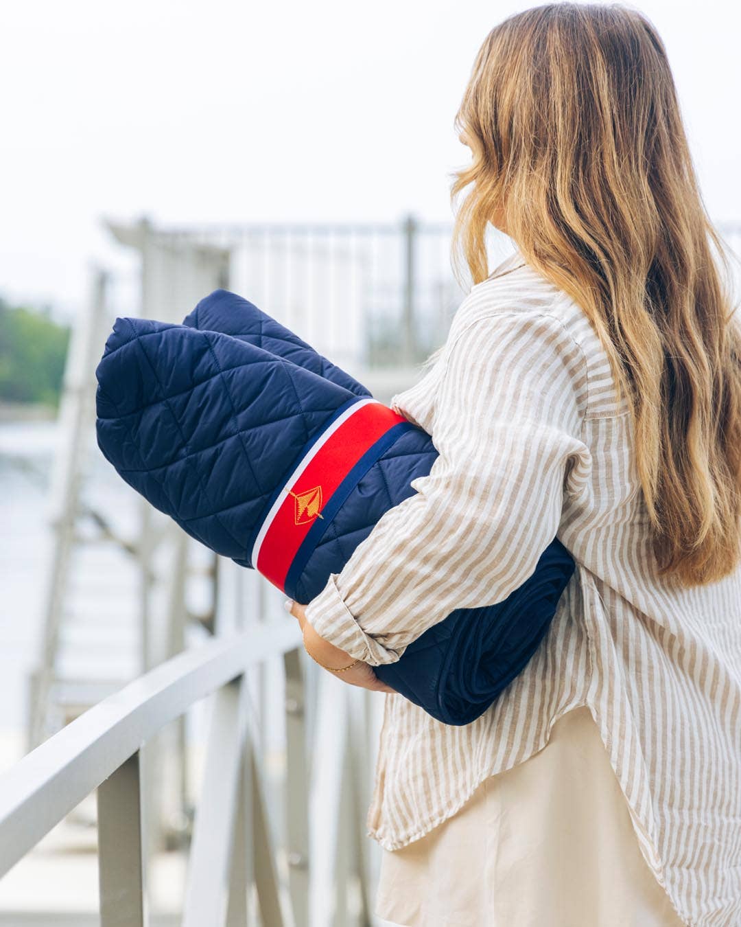 Pretty Rugged - Wholesale Throw Blanket - Waterproof Puffer Blanket with Pockets | Pretty Rugged8