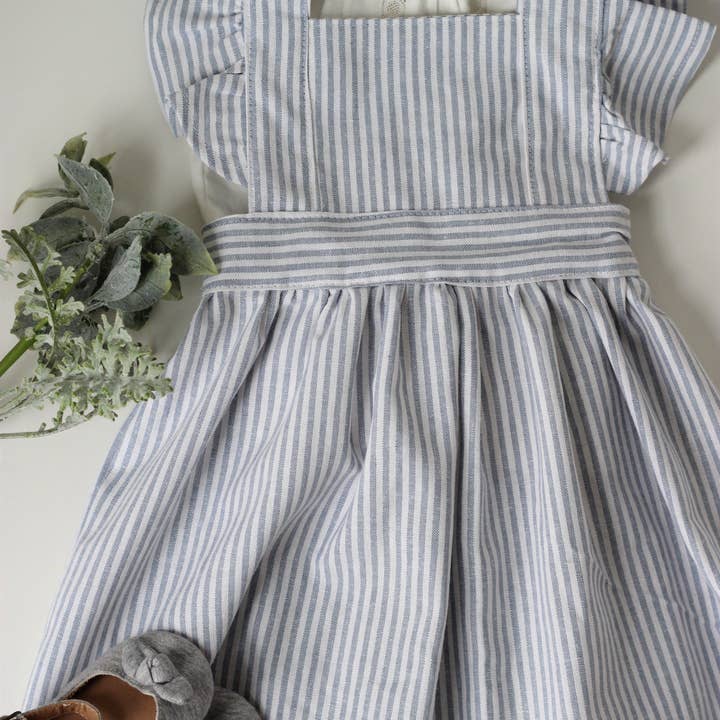 Robe à manches volantées Pinafore pour la vente par Sewing By Sadie