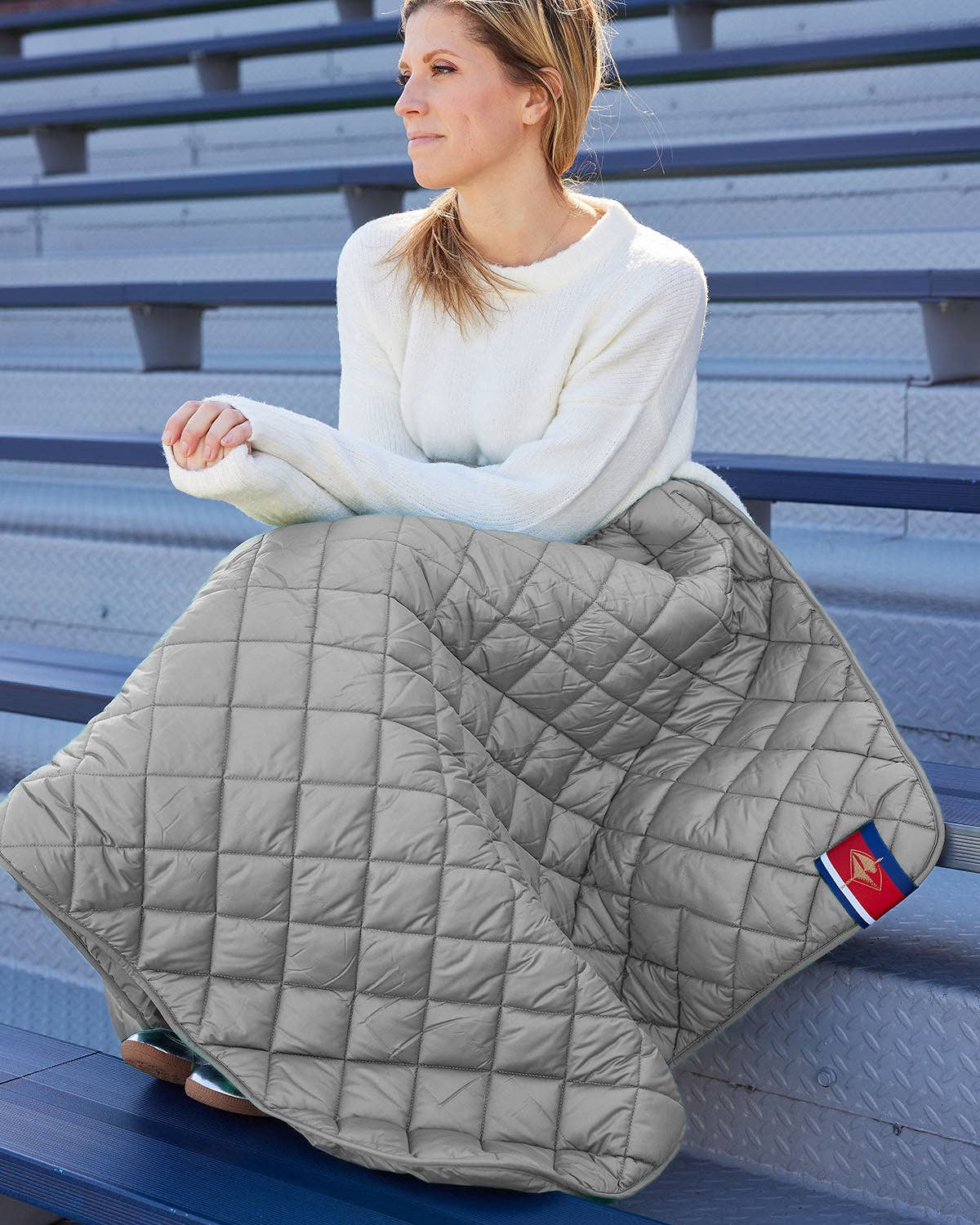 Pretty Rugged - Wholesale Throw Blanket - Waterproof Puffer Blanket with Pockets | Pretty Rugged13